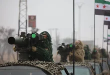 اشتباكات وقصف متبادل بين الجيش السوري و«قسد» في أحياء حلب وتعليق الرحلات الجوية