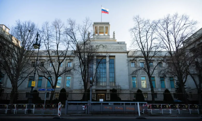 ألمانيا تطرد دبلوماسياً روسياً بتهمة التجسس وتحتدم التوترات مع موسكو