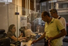 سوريا.. اللاذقية تمنع الموظفات من وضع الماكياج أثناء الدوام الرسمي