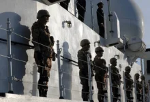 حاملة طائرات أمريكية تعبر مضيق ملقا باتجاه الشرق الأوسط