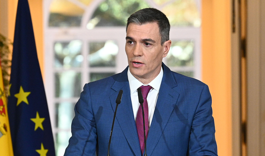 رئيس الوزراء الإسباني: إذا احتـ ـل ترامب غرينلاند فسيكون بوتين أسعد رجل في العالم