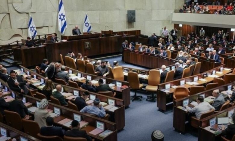 الكنيست (البرلمان) يصادق بشكل نهائي على مشروع قانون يمنع توظيف معلمين فلسطينيين للتدريس للفلسطينيين في إسرائيل والقدس الشرقية