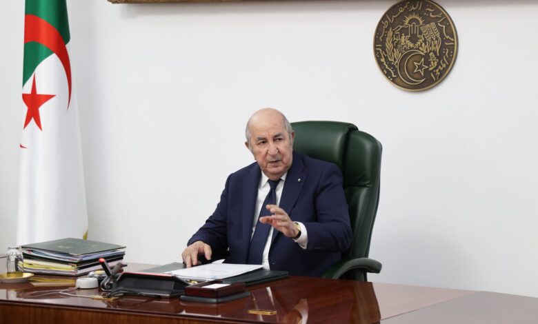 رئيس الجمهورية الجزائري يكلف وزير الرياضة بنقل تهانيه للمنتخب الوطني بعد مشاركته في كأس إفريقيا