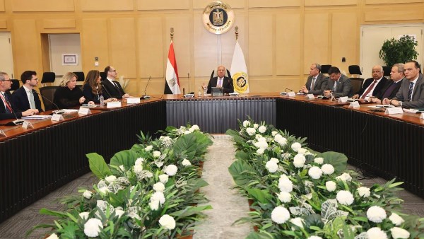 وزير الصناعة المصري يبحث مع وفد نمساوي تعزيز التعاون وتوطين صناعات السكك الحديدية 1 وزير الصناعة المصري يبحث مع وفد نمساوي تعزيز التعاون وتوطين صناعات السكك الحديدية