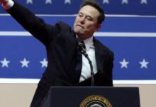 إيلون ماسك يثير الجدل بمقارنة حركة يده بتحية عمدة نيويورك المنتخب