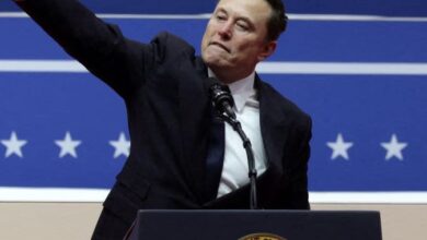 إيلون ماسك يثير الجدل بمقارنة حركة يده بتحية عمدة نيويورك المنتخب