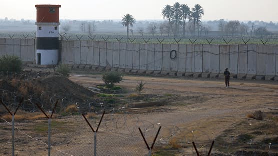 العراق يعلن إحراز تقدم في الجدار الحدودي مع سوريا ونقل سجناء داعش إلى سجون محصنة