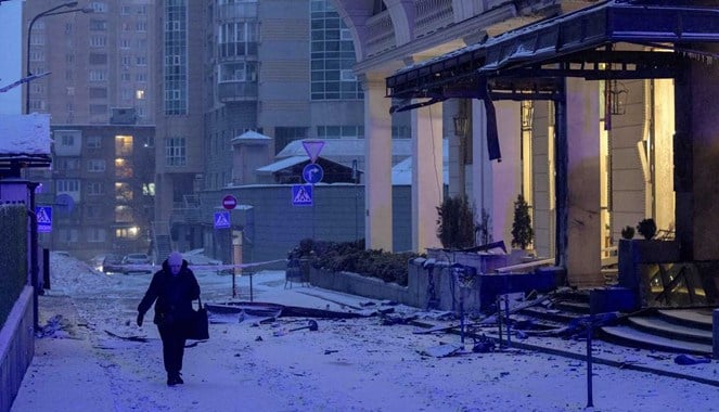 رئيس بلدية كييف يدعو سكان المدينة إلى مغادرتها