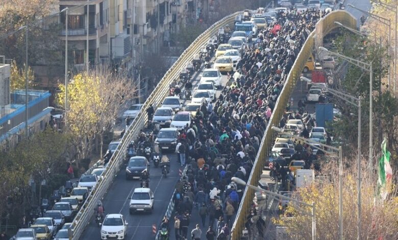 توسع احتجاجات إيران وسقوط قتـ.ـلى وسط تحذيرات رسمية من التصعيد 1 توسع احتجاجات إيران وسقوط قتـ.ـلى وسط تحذيرات رسمية من التصعيد