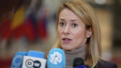 مسؤول روسي يتهم مسؤولة أوروبية بالسعي لجرّ الاتحاد الأوروبي لمواجهة روسيا والصين