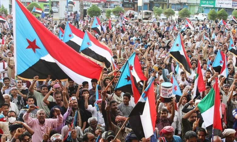 الإمارات تدعو إلى الحوار وتهدئة الوضع في اليمن