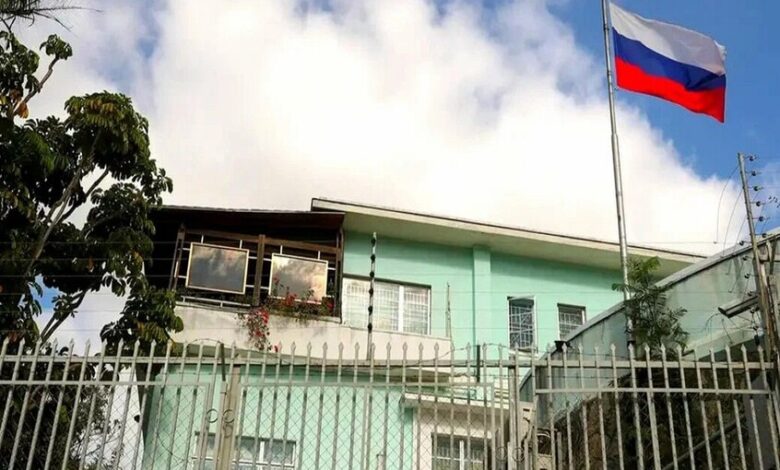 السفارة الروسية في كاراكاس تؤكد سلامة مبناها بعد الضربات الأمريكية 1 السفارة الروسية في كاراكاس تؤكد سلامة مبناها بعد الضربات الأمريكية