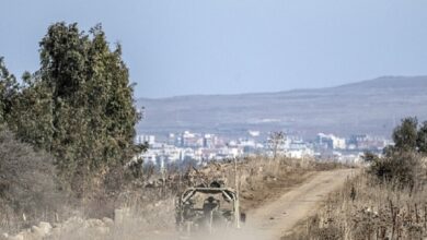 الجيش الإسرائيلي يداهم أحد المنازل ويفتش الأهالي في القنيطرة جنوب سوريا 4 الجيش الإسرائيلي يداهم أحد المنازل ويفتش الأهالي في القنيطرة جنوب سوريا