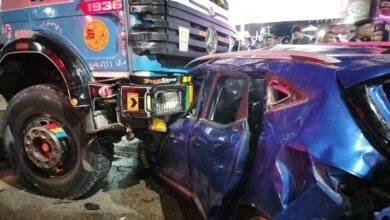 حادث مروع في مصر.. قاطرة تدهس عددا من السيارات بالقاهرة