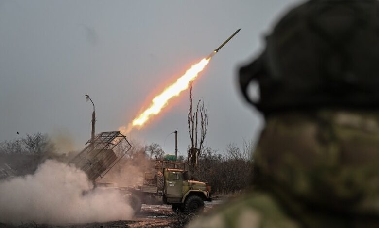 الجيش الروسي يسيطر على بلدة زيليونويه ويعلن خسائر كبيرة للقوات الأوكرانية