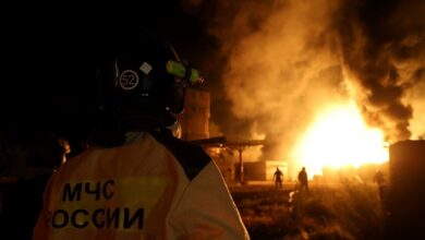 روسيا :حريق في مستودع نفط بفولغوغراد بعد سقوط حطام مسيّرة 3 روسيا :حريق في مستودع نفط بفولغوغراد بعد سقوط حطام مسيّرة