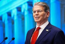 الولايات المتحدة تدرس رفع العقوبات عن النفط الفنزويلي الأسبوع المقبل