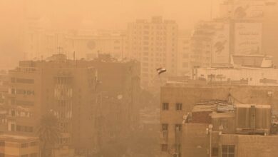 عاصفة ترابية تضرب مصر وتؤثر على الرؤية وحركة المرور