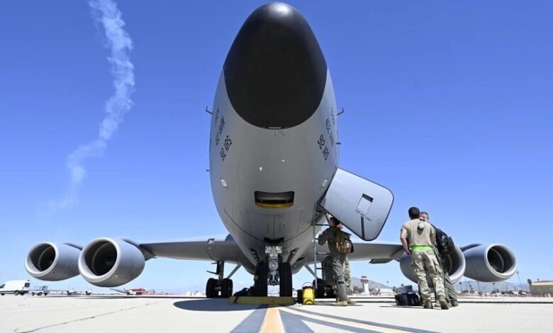 إقلاع 6 طائرات تزويد بالوقود أمريكية من قاعدة العديد وسط تصاعد التوتر مع إيران