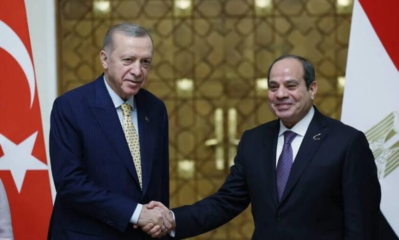 مصر وتركيا تبحثان تعزيز الشراكة الاستراتيجية وملفات غزة والسودان