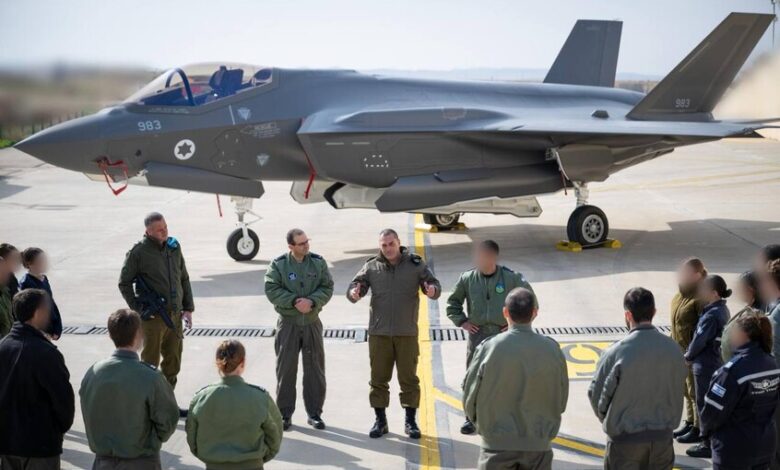 زامير يتفقد قاعدة نيفاتيم ويؤكد جاهزية سلاح الجو لمواجهة السيناريوهات المفاجئة