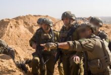 الجيش الإسرائيلي يحفر خندقًا عميقًا على امتداد «الخط الأصفر» مع غزة