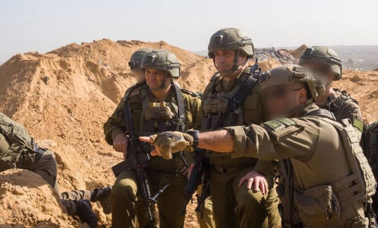 الجيش الإسرائيلي يحفر خندقًا عميقًا على امتداد «الخط الأصفر» مع غزة 1 الجيش الإسرائيلي يحفر خندقًا عميقًا على امتداد «الخط الأصفر» مع غزة