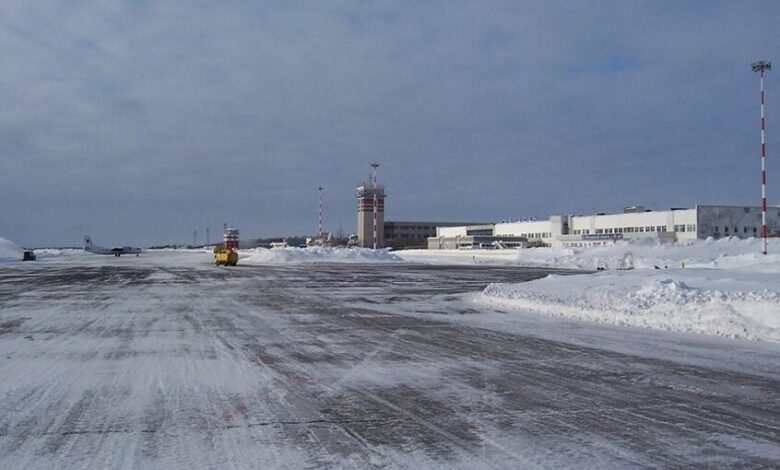 طائرة تقل أكثر من 300 راكب تنزلق عن مدرج مطار ماغادان الروسية 1 طائرة تقل أكثر من 300 راكب تنزلق عن مدرج مطار ماغادان الروسية