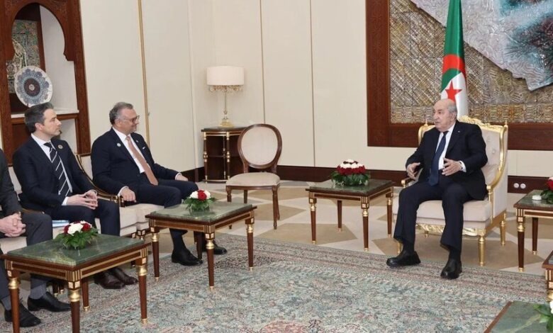 الرئيس الجزائري يستقبل مستشار ترامب للشؤون العربية والإفريقية في زيارة رسمية