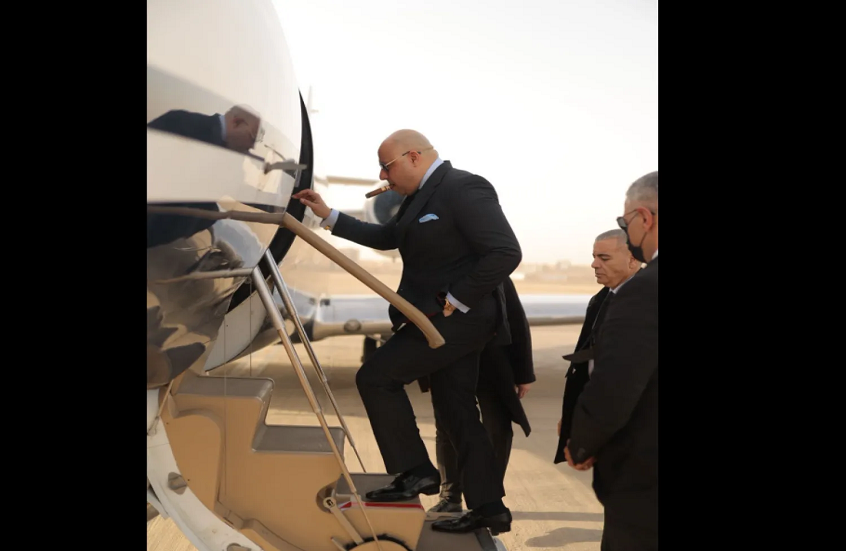 مصر تتخذ إجراءات صارمة بعد فيديو محامٍ داخل مطار أمام طائرة خاصة