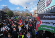 عشرات الآلاف يتظاهرون في لندن تضامناً مع الفلسطينيين ضد الحرب على غزة