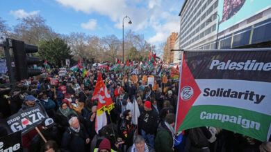 عشرات الآلاف يتظاهرون في لندن تضامناً مع الفلسطينيين ضد الحرب على غزة