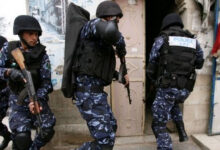 تقارير: أجهزة أمن السلطة الفلسطينية تُصعد حملات الاعتقال بحق الأسرى المحررين والناشطين ومطاردين للاحتـ.لال