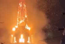 حريق يلتهم برج كنيسة فوندل كيرك التاريخية بعد احتفالات رأس السنة في هولندا