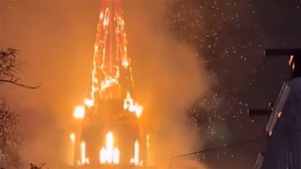 حريق يلتهم برج كنيسة فوندل كيرك التاريخية بعد احتفالات رأس السنة في هولندا