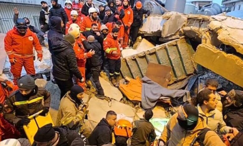 لبنان.. انهيار مبنى في طرابلس وفرق الإنقاذ تواصل البحث عن الناجين تحت الأنقاض