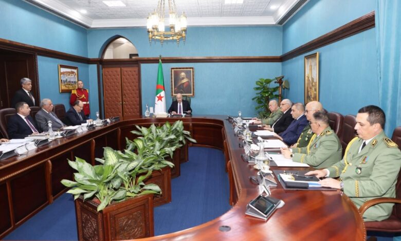 الرئيس الجزائري يترأس اجتماع المجلس الأعلى للامن