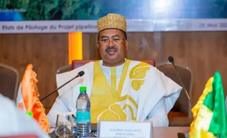 الإفراج عن وزير النفط السابق في النيجر بركي بعد عام من الاعتقال 1 الإفراج عن وزير النفط السابق في النيجر بركي بعد عام من الاعتقال