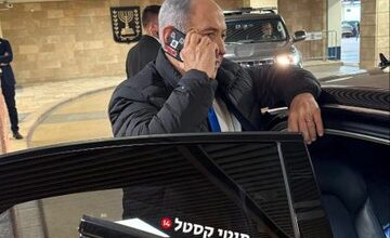 صور لنتنياهو يغطّي كاميرات هاتفه تثير جدلاً حول الأمن السيبراني