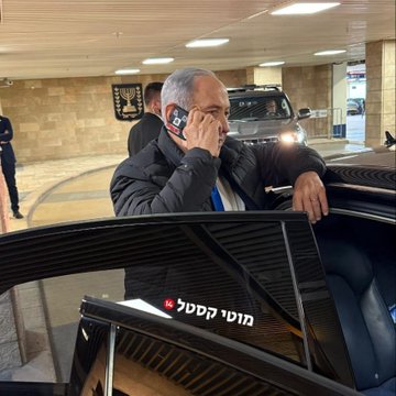 صور لنتنياهو يغطّي كاميرات هاتفه تثير جدلاً حول الأمن السيبراني 1 صور لنتنياهو يغطّي كاميرات هاتفه تثير جدلاً حول الأمن السيبراني