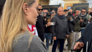 أنجلينا جولي تزور معبر رفح لتفقد المساعدات الإنسانية إلى غزة