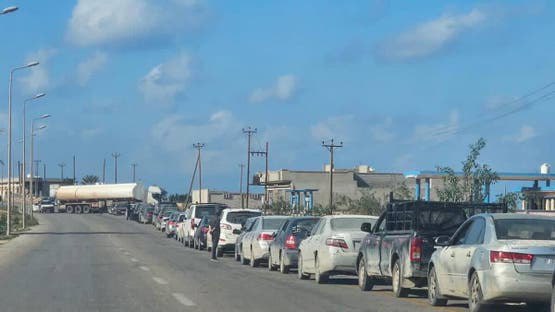 ليبيا.. طوابير الوقود تعود لتفاقم معاناة المواطنين 1 ليبيا.. طوابير الوقود تعود لتفاقم معاناة المواطنين