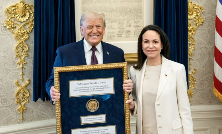 في سابقة عالمية ...زعيمة المعارضة الفنزويلية تهدي الرئيس الامريكي جائزة نوبل للسلام التي منحت لها