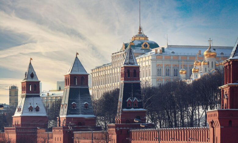 الكرملين: الرئيس الإيراني بزشكيان يُطلع بوتين على الجهود الحثيثة التي تبذلها القيادة الإيرانية لتطبيع الأوضاع في البلاد.
