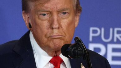 ترامب يرفض التعليق على غرينلاند ويدعو أوروبا للتركيز على أوكرانيا