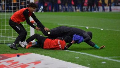 حارس السنغال يكسر الصمت ويكشف تفاصيل "مناوشات" المنشفة