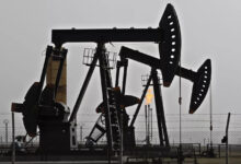 الشركة السورية للبترول تعلن بدء استخراج النفط من الحقول التي أعيدت السيطرة عليها شرقي البلاد