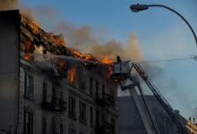 انفجار غازي يسبب حريقاً كبيراً في مبنى بنيويورك ويخلف قتـ.ـيلاً و15 مصاباً