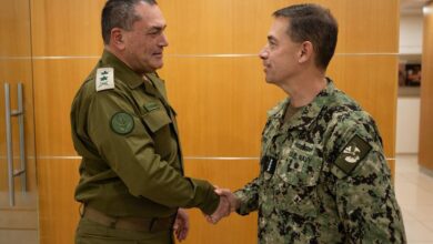 قائد القيادة المركزية الأمريكية يزور إسرائيل ويجتمع مع قادة عسكريين رفيعي المستوى