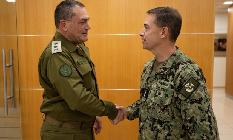 قائد القيادة المركزية الأمريكية يزور إسرائيل ويجتمع مع قادة عسكريين رفيعي المستوى